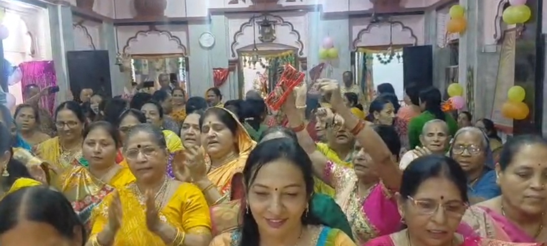 श्रीमद्भागवत कथा के पांचवें दिन धूमधाम से मनाया गया श्रीकृष्ण जन्मोत्सव