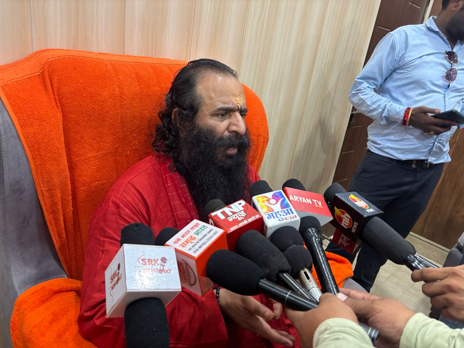 अफवाहों से रहें दूर, अखाड़ा परिषद पूरी एकजुटता से महाकुंभ की तैयारियों में जुटी : महंत रवींद्र पुरी महाराज